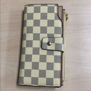 RFID WHITE & GREY CHECKERED WALLET